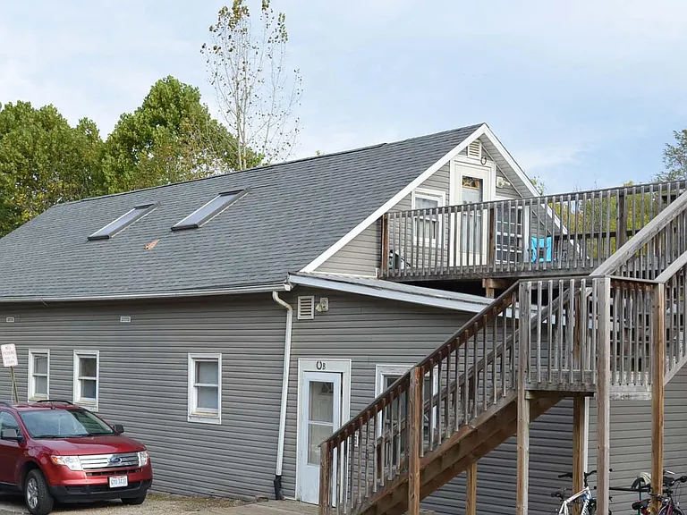 100 Robbins Rd #B — Photo 10