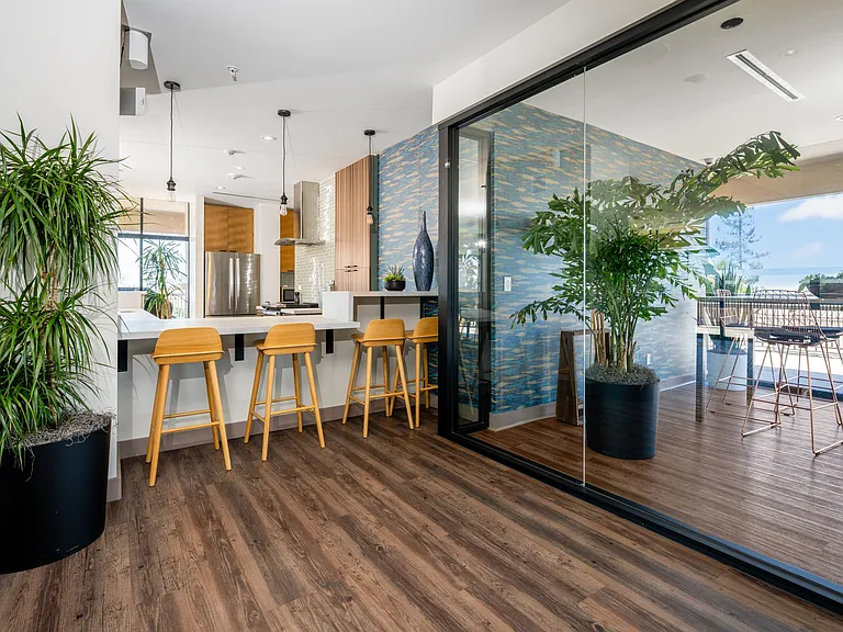 Tan Plaza Apartments — Photo 9