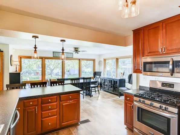 2222 Burr St N, Maplewood, MN 55117