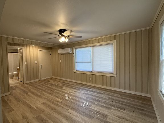 3rd image of 937 Vine St