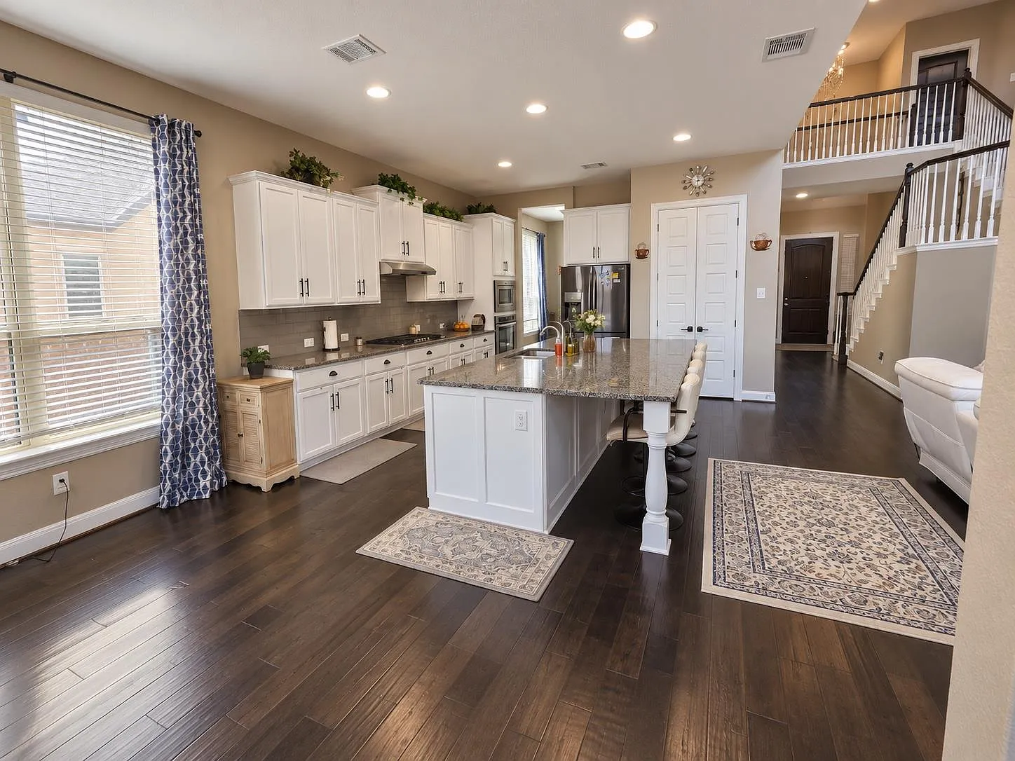 5 bed, 3.5 bath, 3878 sqft, $3,900 — Photo 4