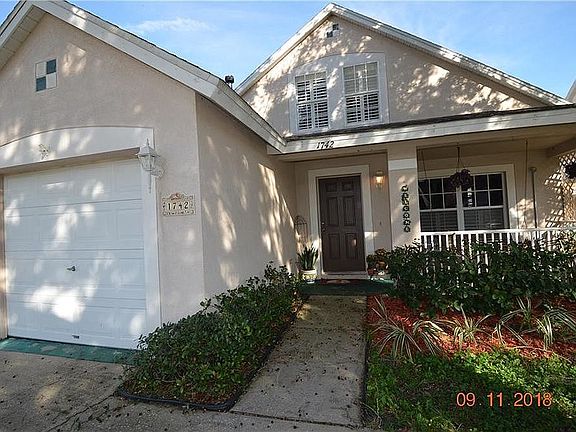 large oaks shade front/back