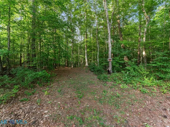 9 Deerwood Ct, Gloucester, VA 23061