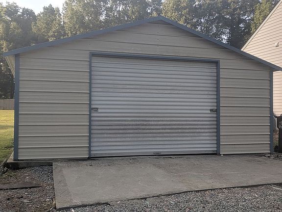 2nd image of 141 Mustang Ln