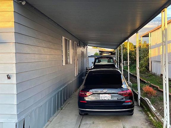 3rd image of 718 Sycamore Ave Space 94
