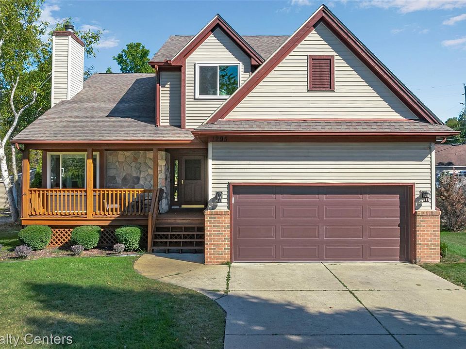 1st image of 1295 E Lake Dr