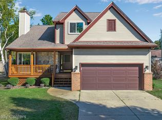 1295 E Lake Dr, Novi, MI 48377
