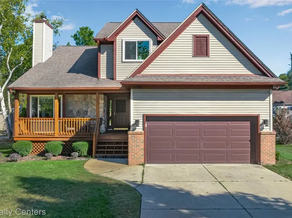 1295 E Lake Dr, Novi, MI 48377