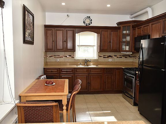 4th image of 2516 83rd St