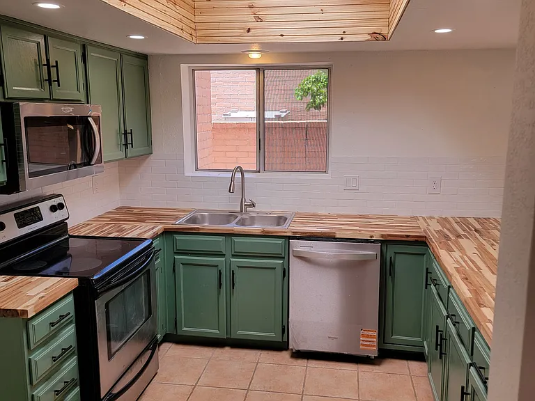 1625 W Calle Hacienda — Photo 5