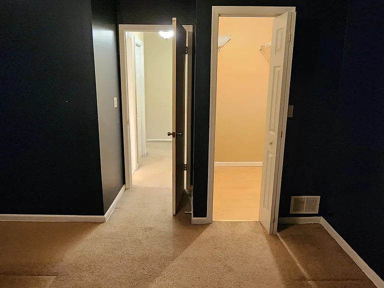 17 King Charles Ct — Photo 21