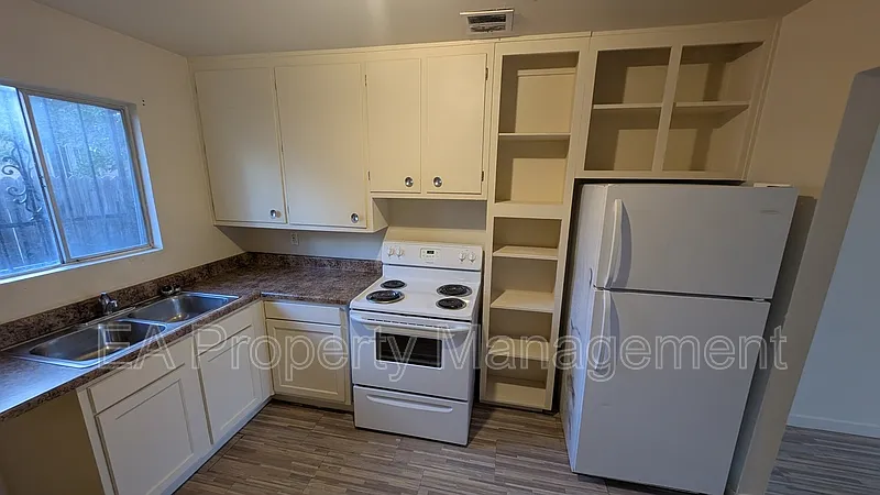 2 bed, 1.0 bath, 900 sqft, $995 — Photo 3