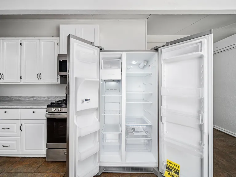 Side-by-side Regrigarator