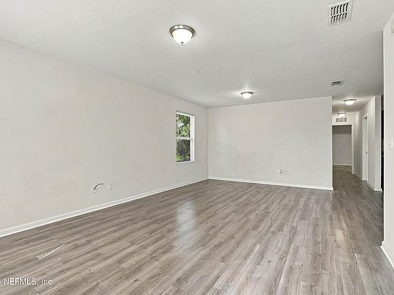 4th image of 2175 BROADWAY Avenue