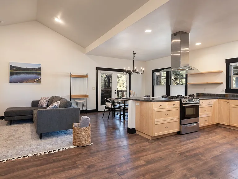 2340 NW Bens Ct — Photo 3