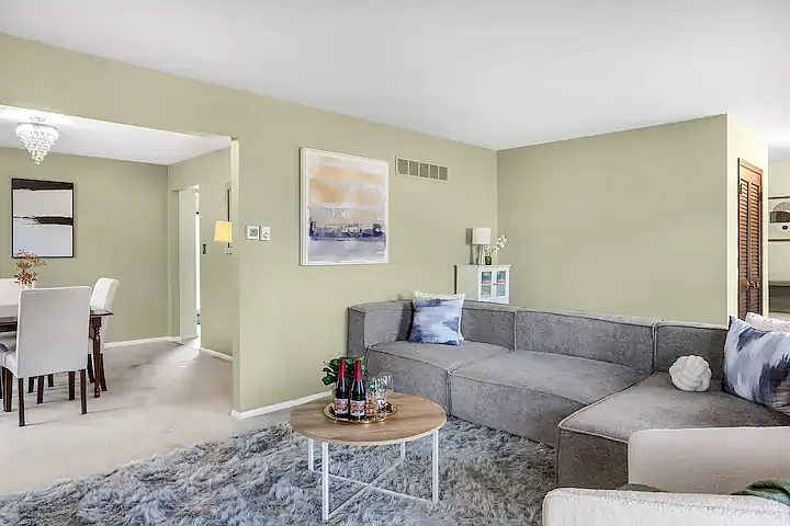 Living Room 13.5'x20'