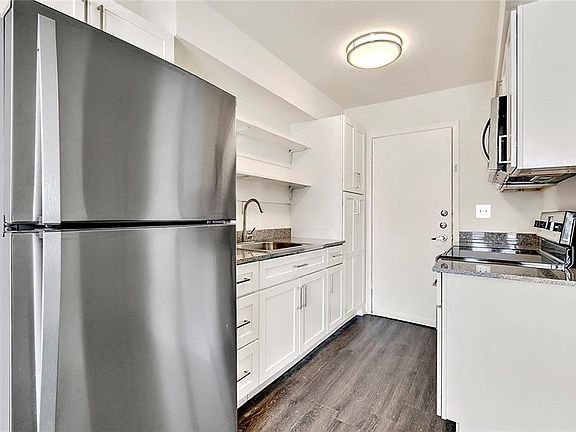 3rd image of 400 Kenniston Dr APT 110