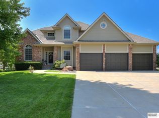 20815 Sequoia St, Elkhorn, NE 68022