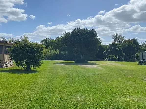 125 Apple Ave, Pahokee, FL 33476