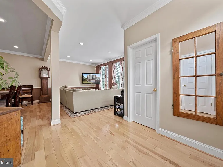 670 McLeary Sq SE — Photo 4