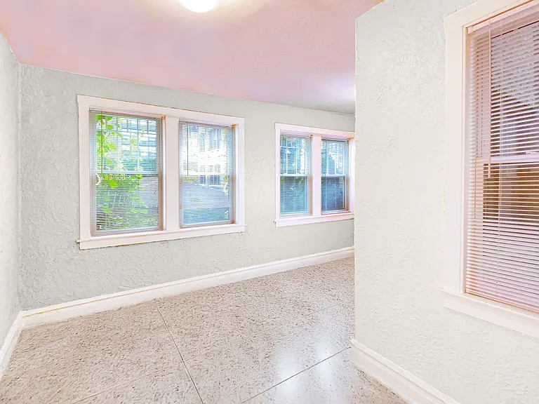 819 W Buena Ave #3 — Photo 21