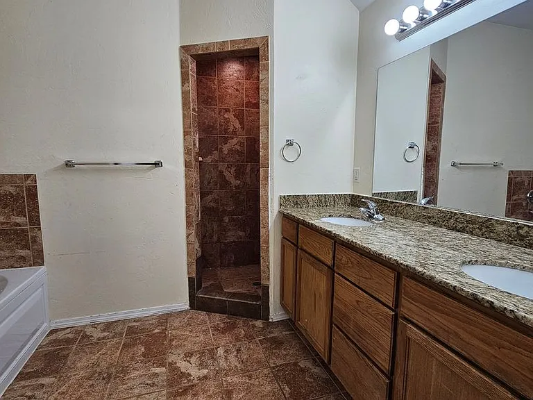 908 N Janeway Ave — Photo 8