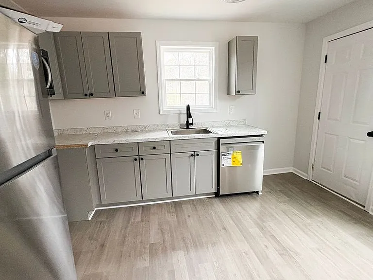 215 Andy St — Photo 6