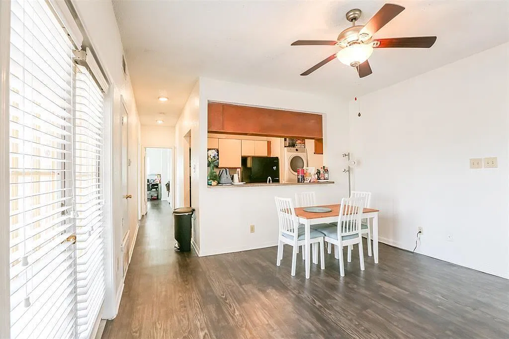 2 bed, 2.0 bath, 752 sqft, $2,300 — Photo 1