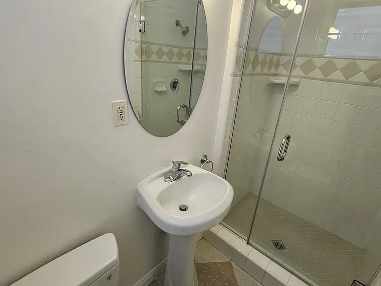 618 N Hayworth Ave #4 — Photo 5