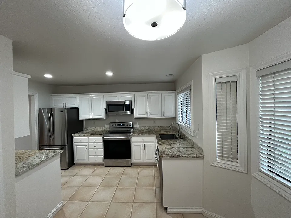 435 Alberto Way #4