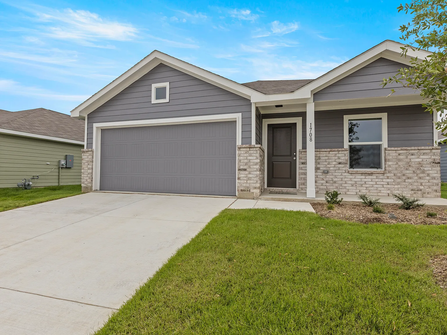 4 bed, 1674 sqft, $2,200 — Photo 3