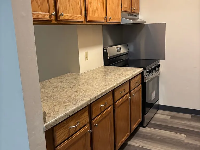 723 W Thorne St — Photo 7