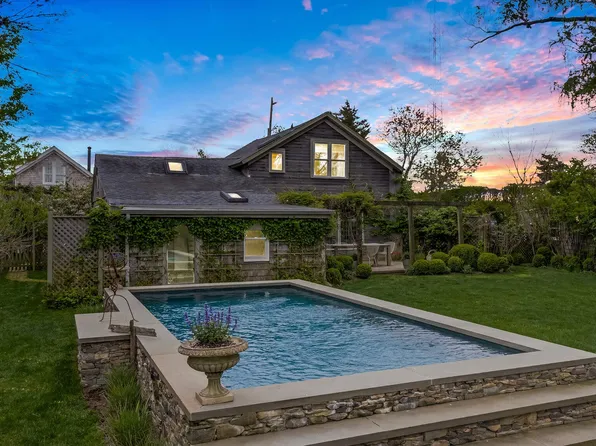 16 Redwood Rd, Sag Harbor, NY 11963