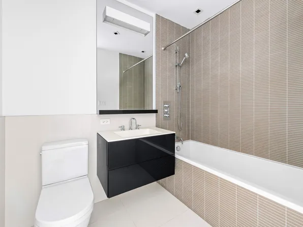 300 East 23rd Street image 7 of 13