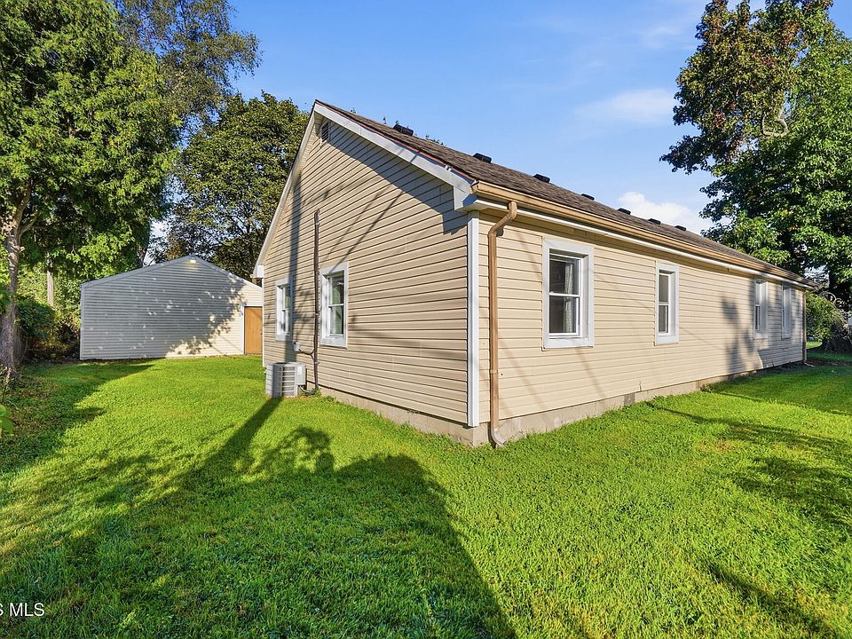 43rd image of 1543 Travis Dr