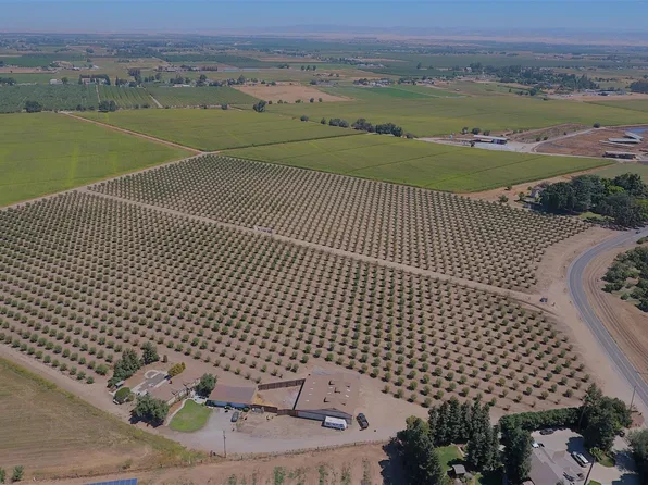 5535 River Rd, Oakdale, CA 95361