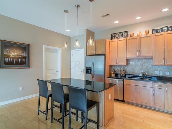 5th image of 250 Daniel Burnham Sq Unit 607