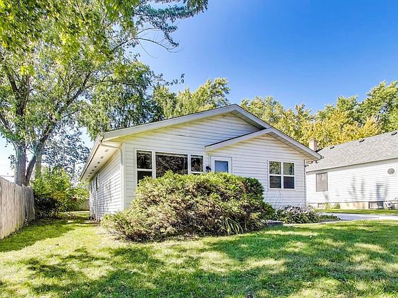 3rd image of 394 Birchwood Dr