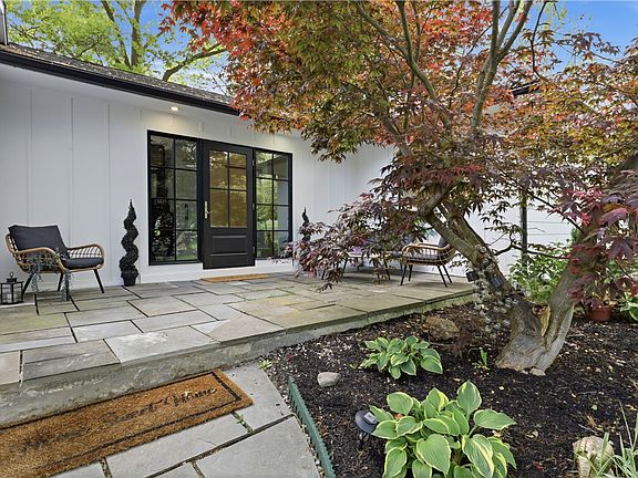 5th image of 364 Fisher Rd