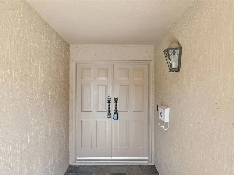 5208 N 78th Way — Photo 4