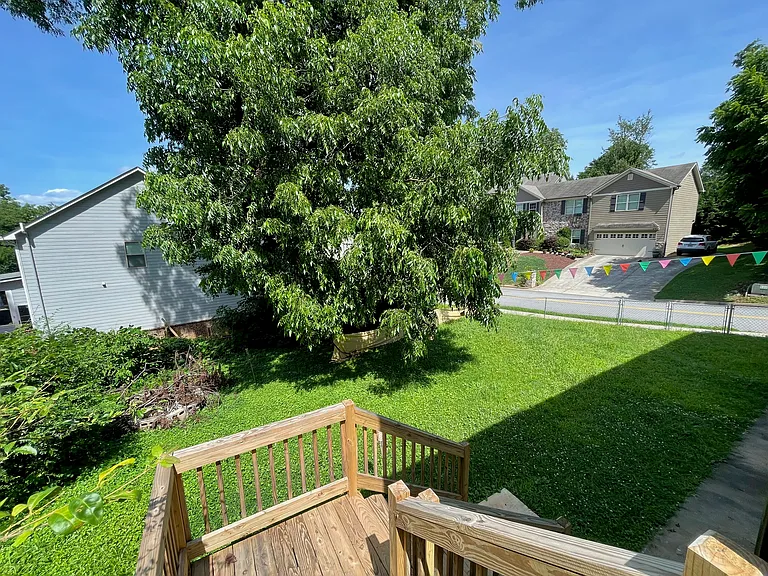 470 S Alexander St — Photo 13