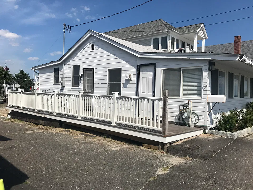 2262 Fairfield Beach Rd