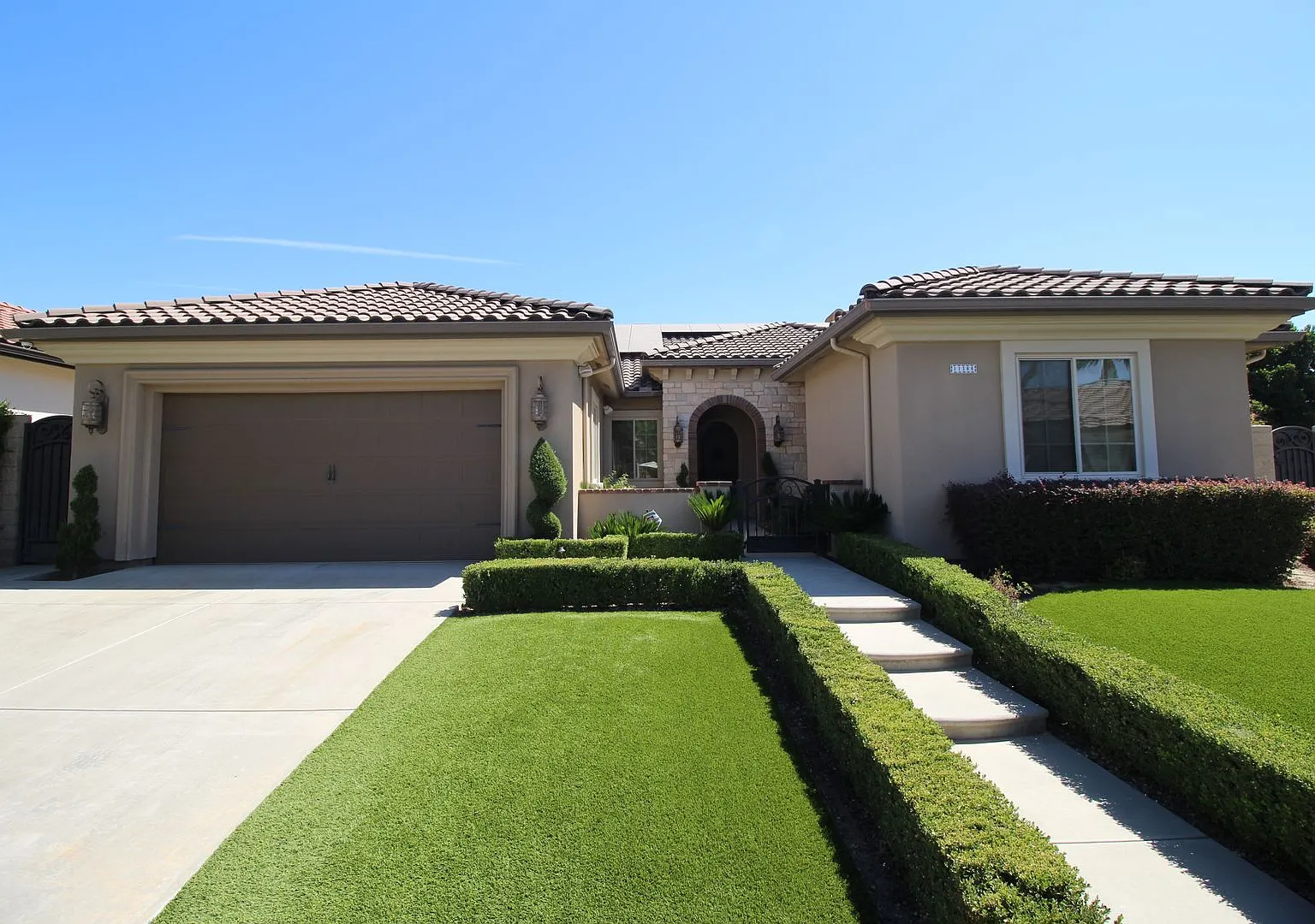 Gated Gary McDonald Home in Copper River — Photo 1