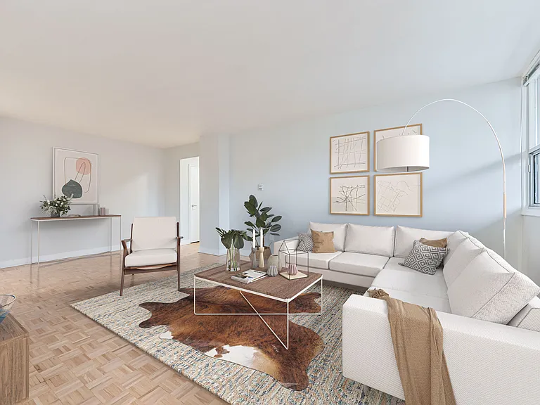 445 Eglinton Ave E — Photo 10