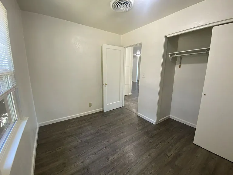 563 W Center St — Photo 26