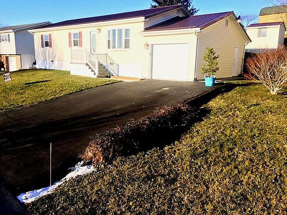 driveway/garage area