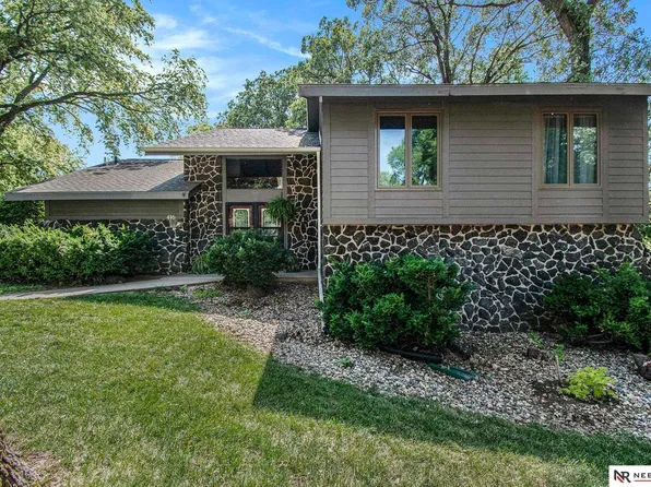 416 Ridgewood Dr, Bellevue, NE 68005