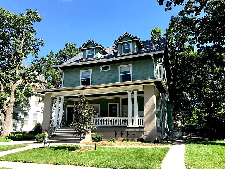 2931 Cottage Grove Ave — Photo 2