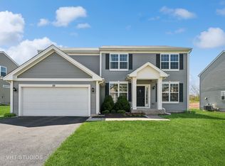 25 Catamaran Cir, Pingree Grove, IL 60140