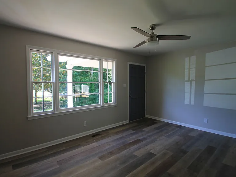1535 Glasscock Rd — Photo 2